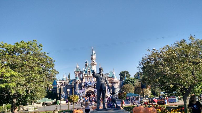 “When Should I Go to Disneyland?” in 2025