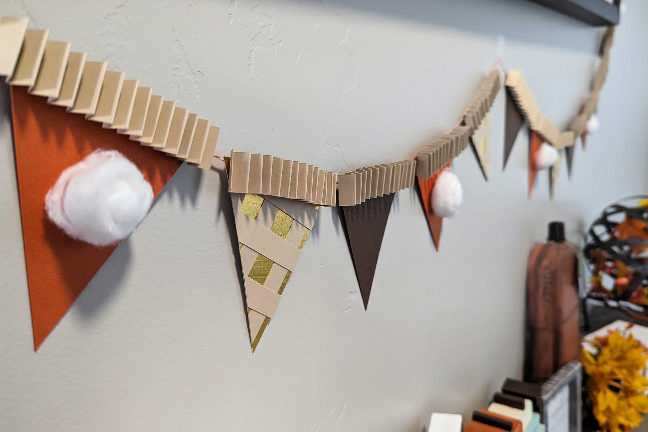 Thanksgiving Pie Garland with {FREE} SVG File