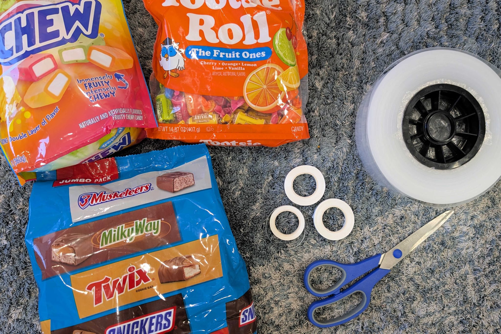 Candy Lay How to Make a Candy Lei - Sunshine and Munchkins