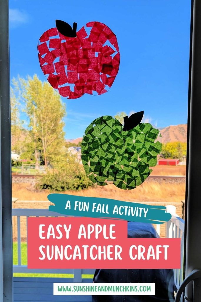 These suncatchers are a fun and easy apple craft that is perfect for preschool and kindergarten aged kids!